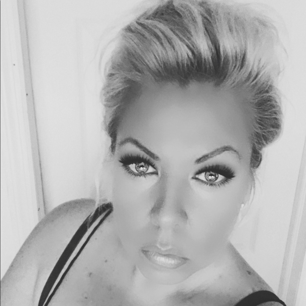 Meet your Posher, Lorrie
